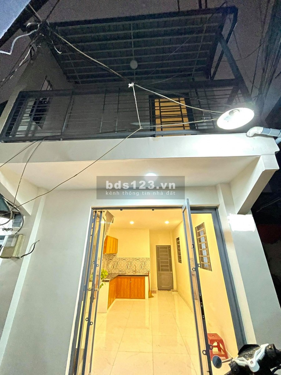 Bán gấp nhà Nguyễn Du P.7 GV 2 tầng dt 24m2 giá hơn 2tỷ