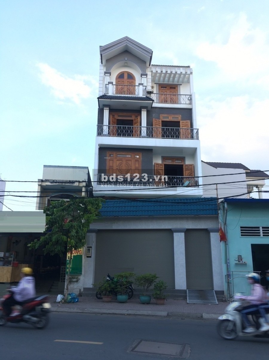 Cho Thuê Nguyên Căn nhà MT 3 lầu Lạc Long Quân