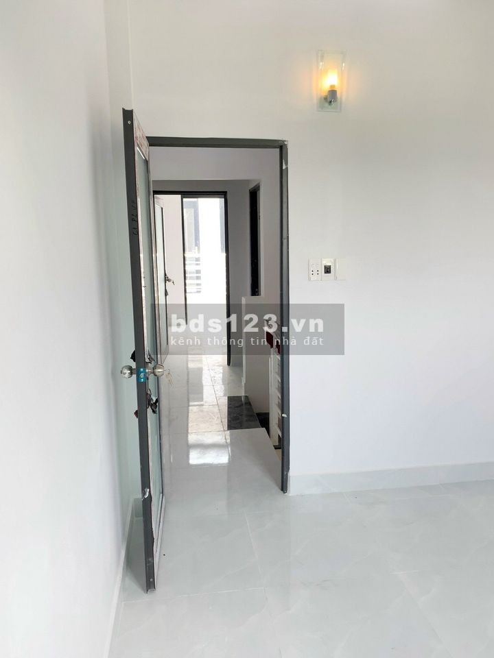 Nhà SHR mới xây 3 lầu sát mặt tiền đường Liên Khu 4 - 5 Q. Bình Tân ngay chợ Bình Thành
