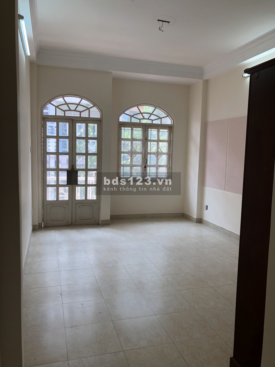 Nhà HXH khu Cư Xá Nguyên Hồng: Trệt 2 Lầu – Sân thượng, giá 18tr/th
