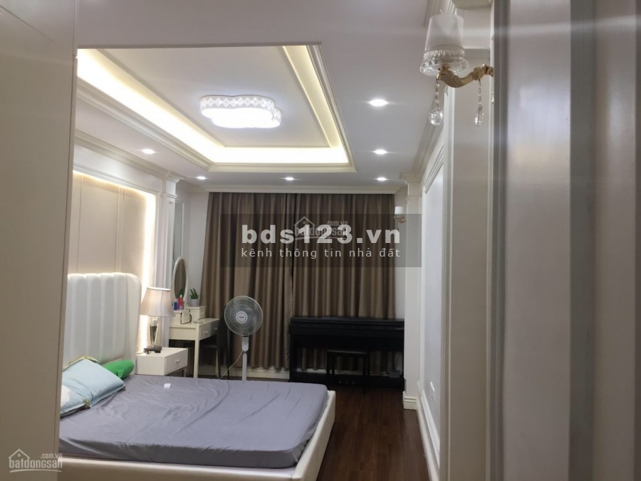 Bán gấp nhà mới, siêu đẹp ngõ 105 Xuân La, DT 33m2x5 tầng giá 5.5 tỷ thương lượng sâu. LH 0966286718