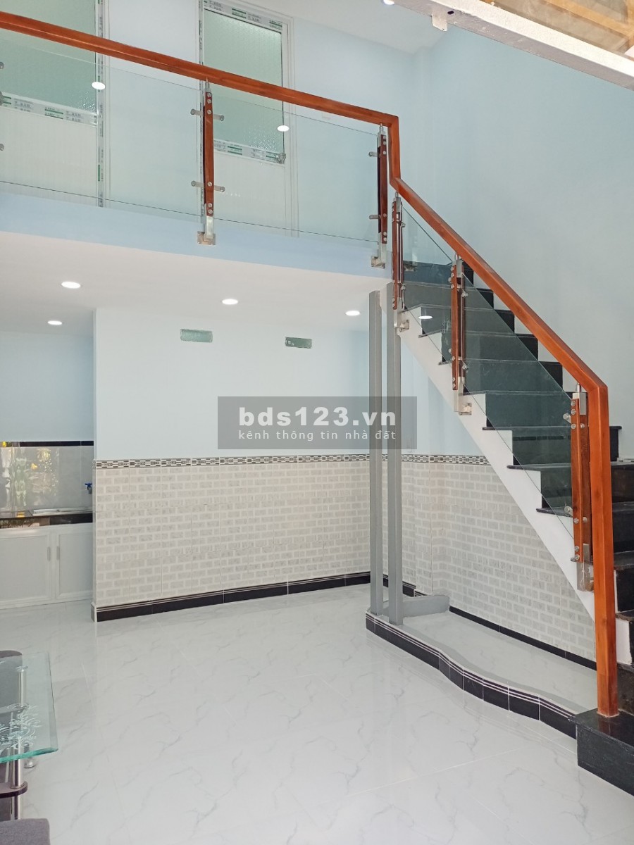 Tôi cần bán nhà 1T1L 56m2 ngã ba Mỹ Hạnh, Hóc Môn, giá chỉ 850tr,SHR