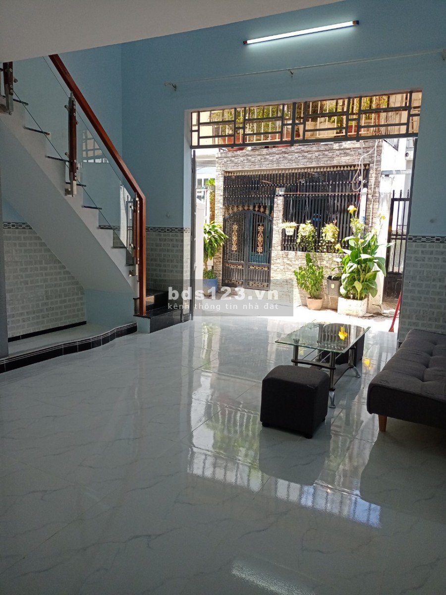 Tôi cần bán nhà 1T1L 56m2 ngã ba Mỹ Hạnh, Hóc Môn, giá chỉ 850tr,SHR