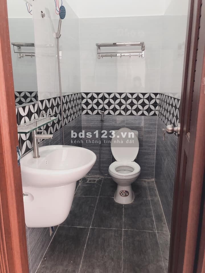 Nhà SHR mới xây 3 lầu sát mặt tiền đường Liên Khu 4 - 5 Q. Bình Tân ngay chợ Bình Thành
