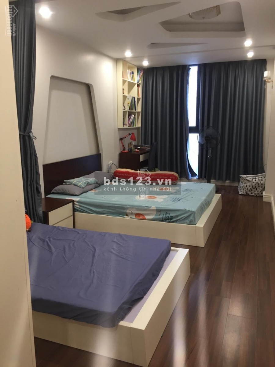 Bán gấp nhà mới, siêu đẹp ngõ 105 Xuân La, DT 33m2x5 tầng giá 5.5 tỷ thương lượng sâu. LH 0966286718