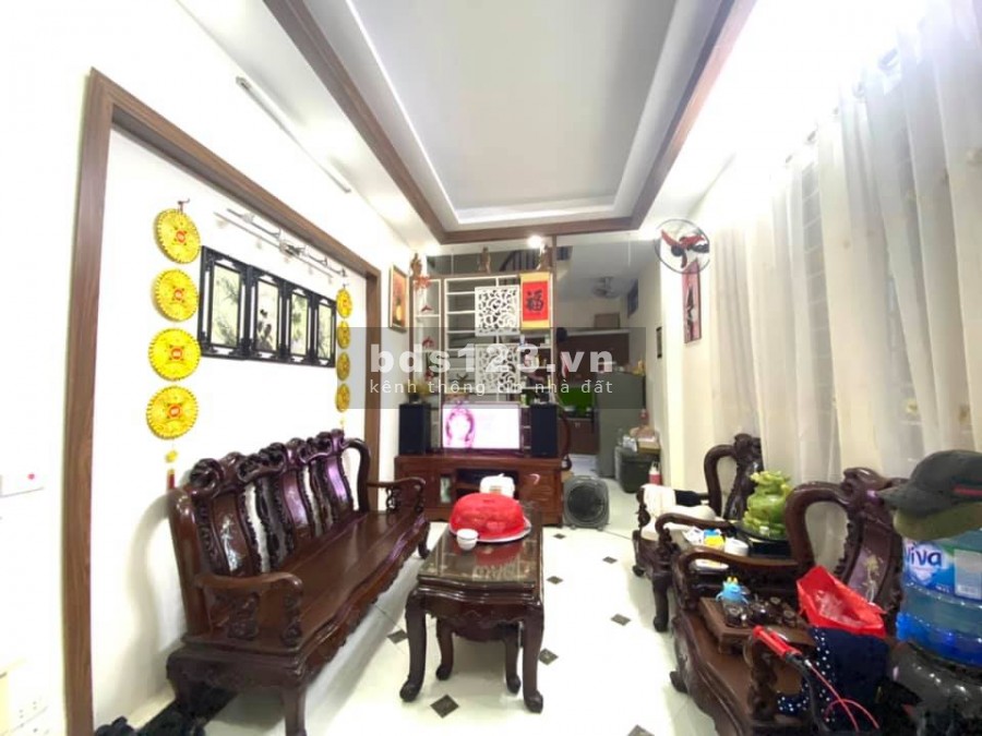 Bán nhà Hoàng Mai, lô góc, ô tô, bãi dỗ xe vài bước chân 38m2, 5 tầng, giá 3.3 tỷ