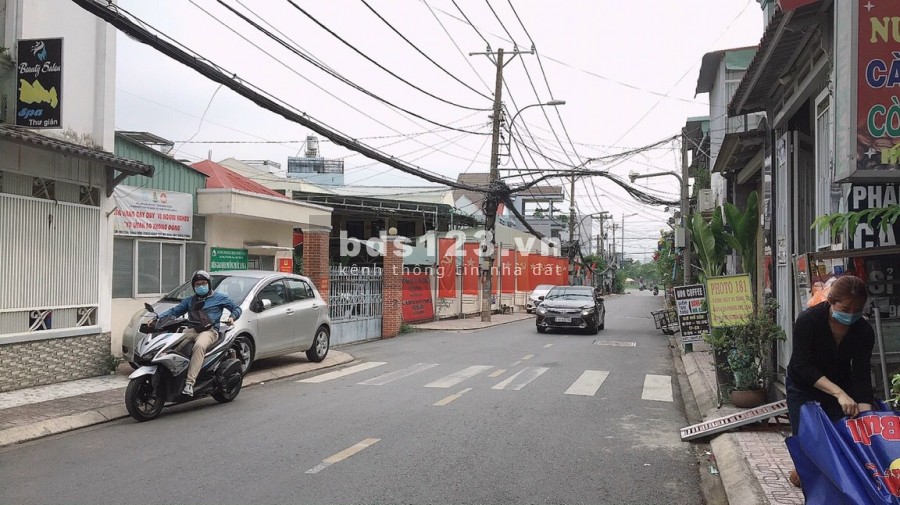  Mặt Bằng NC siêu đẹp 9x18 1lầu 3PN Gần ngã tư MK Q9. Giá 15tr/th