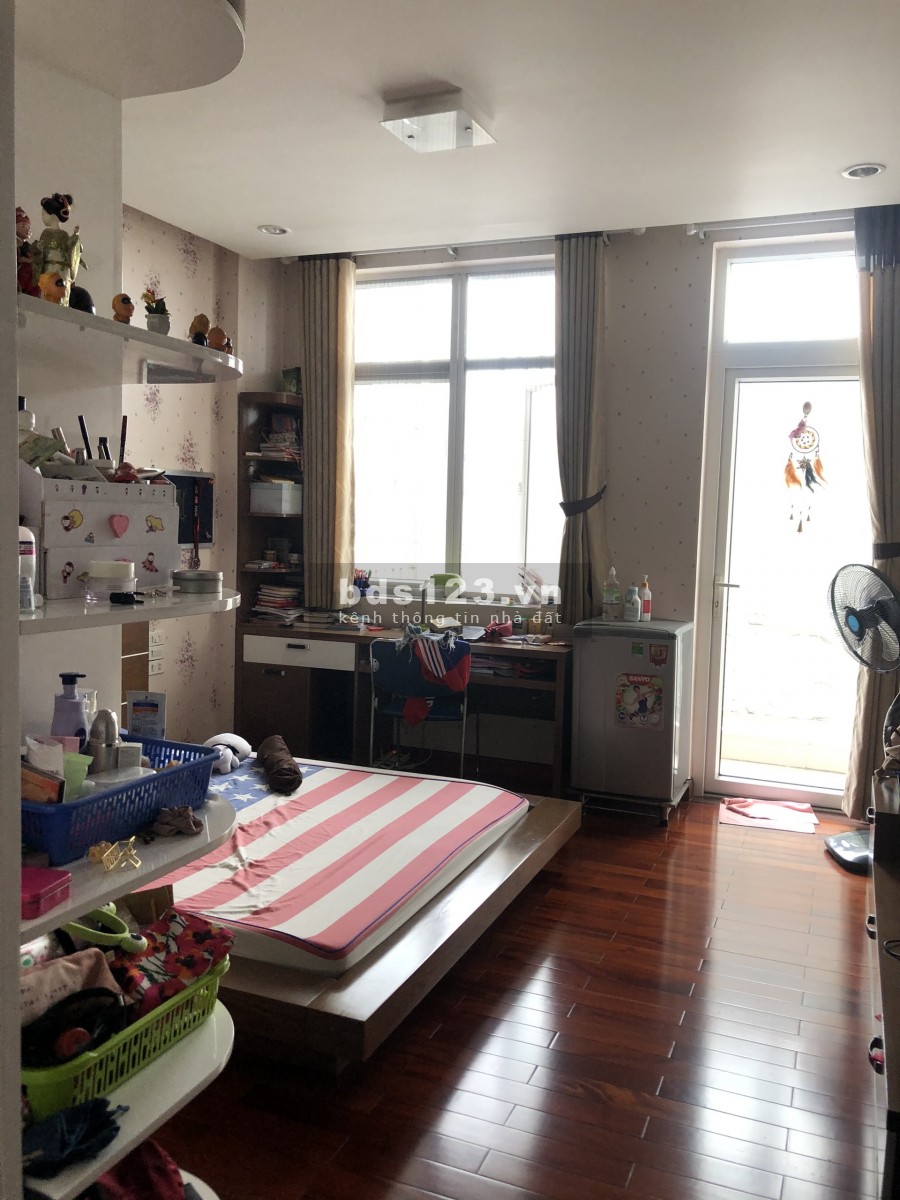 Nhà Đẹp Đường C22 Tân Bình Hầm Trệt 3L Giá 35Tr/th