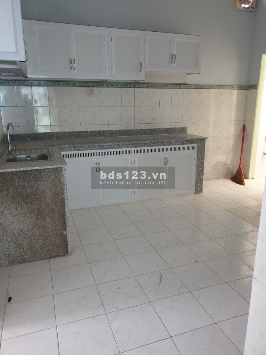 Nhà cấp 4 180m2 (10x18) Phước long B, 3PN-2WC, hẻm oto thoáng