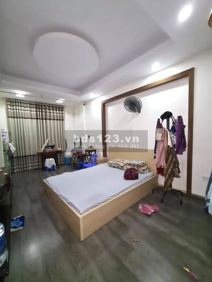 Bán nhà Hoàng Mai, lô góc, ô tô, bãi dỗ xe vài bước chân 38m2, 5 tầng, giá 3.3 tỷ