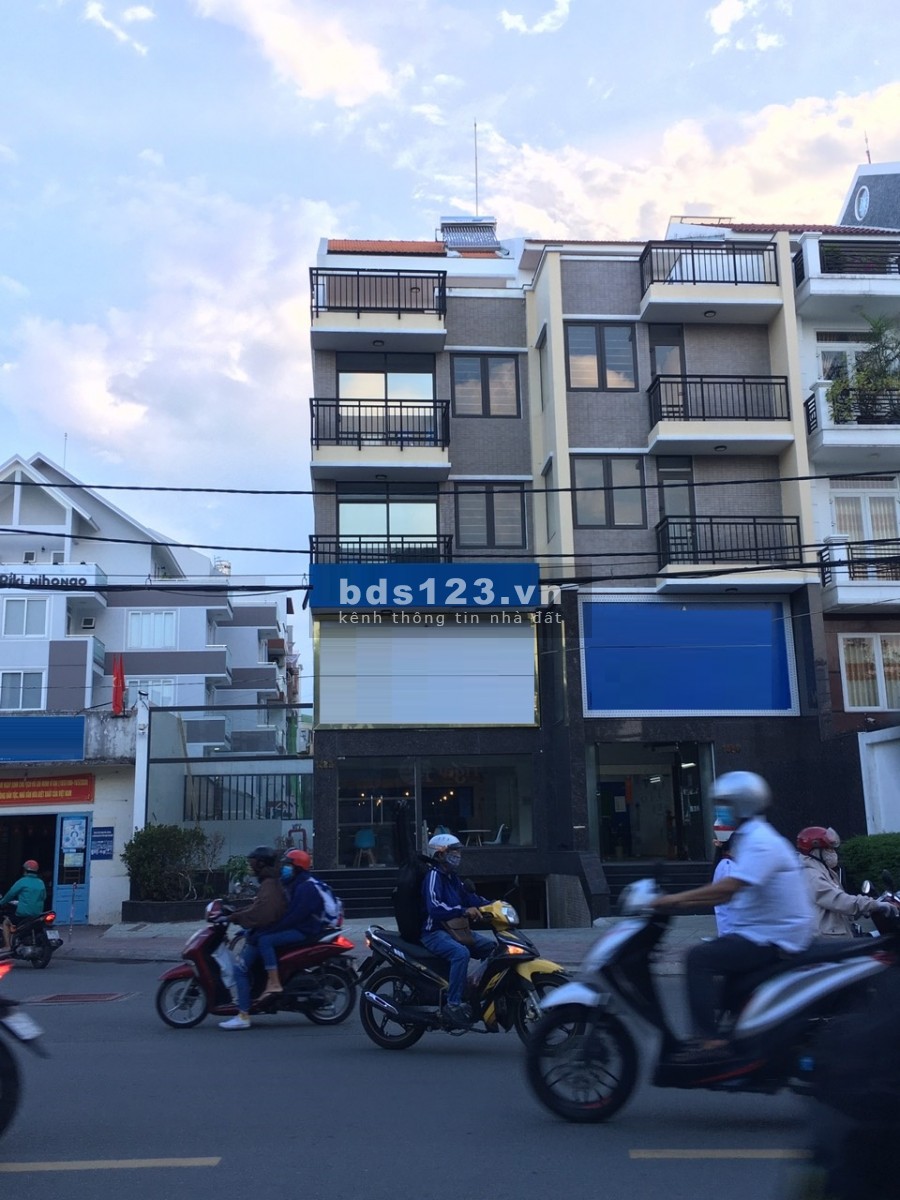 Nhà MT sầm uất 3L dt 4 x 25 Trần Quang Khải, Phường Tân Định, Quận 1.