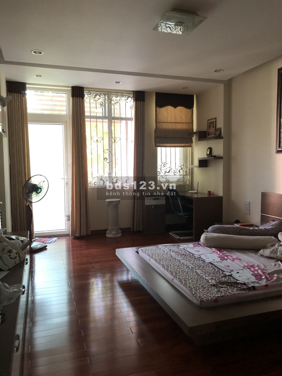 Nhà Đẹp Đường C22 Tân Bình Hầm Trệt 3L Giá 35Tr/th