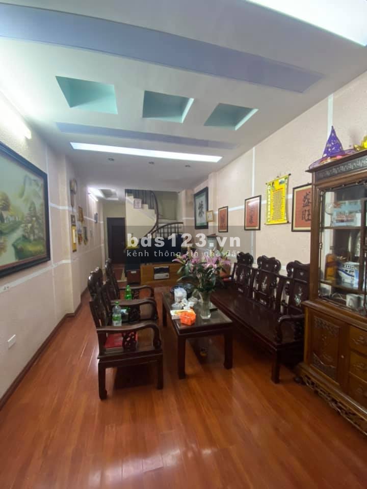 Bán nhà Tây Hồ, ngõ thông Hồ Tây, dt 30m2, giá. 2.95 tỷ