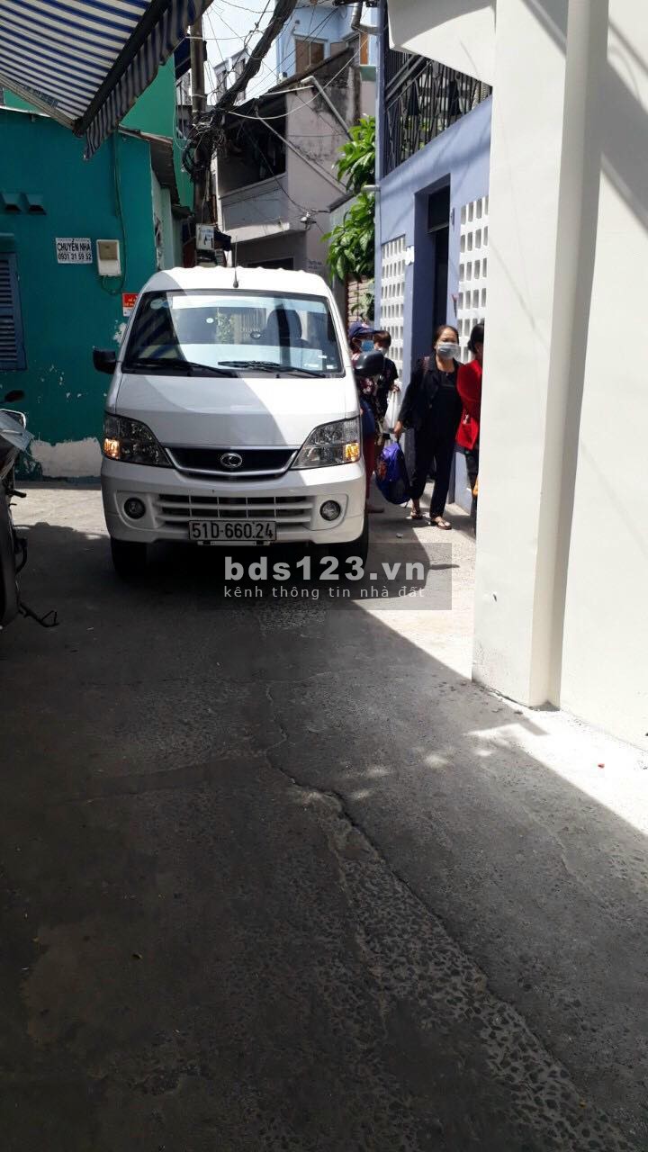 Bán gấp nhà Nguyễn Du P.7 GV 2 tầng dt 24m2 giá hơn 2tỷ