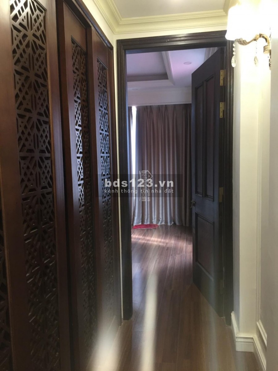 Bán gấp nhà mới, siêu đẹp ngõ 105 Xuân La, DT 33m2x5 tầng giá 5.5 tỷ thương lượng sâu. LH 0966286718