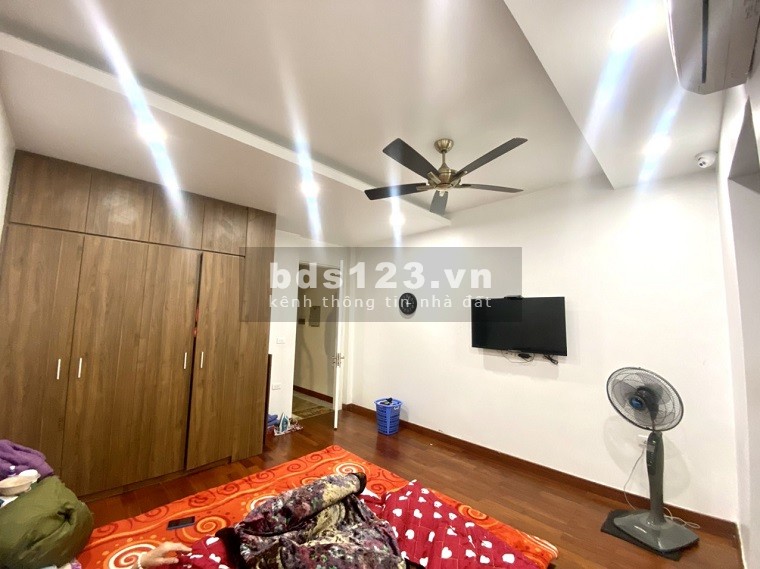 Bán nhà phố Nguyễn Văn Cừ, ngõ thông, diện tích sử dụng 44m2 giá 3.7 tỷ