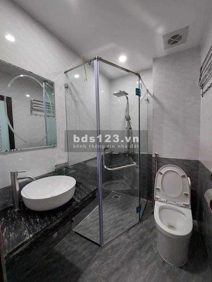 Bán nhà Tân Mai 40M, giá 4.55 tỷ ô tô vào nhà, ngõ ô tô tránh, 1 bước ra hồ Đền Lừ