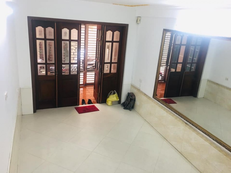 Bán nhà khu phân lô phố Láng Hạ, 55m2, mt 5m, 5 tầng đúc, ô tô đỗ cửa, giá 5 tỷ, lh 0395454603