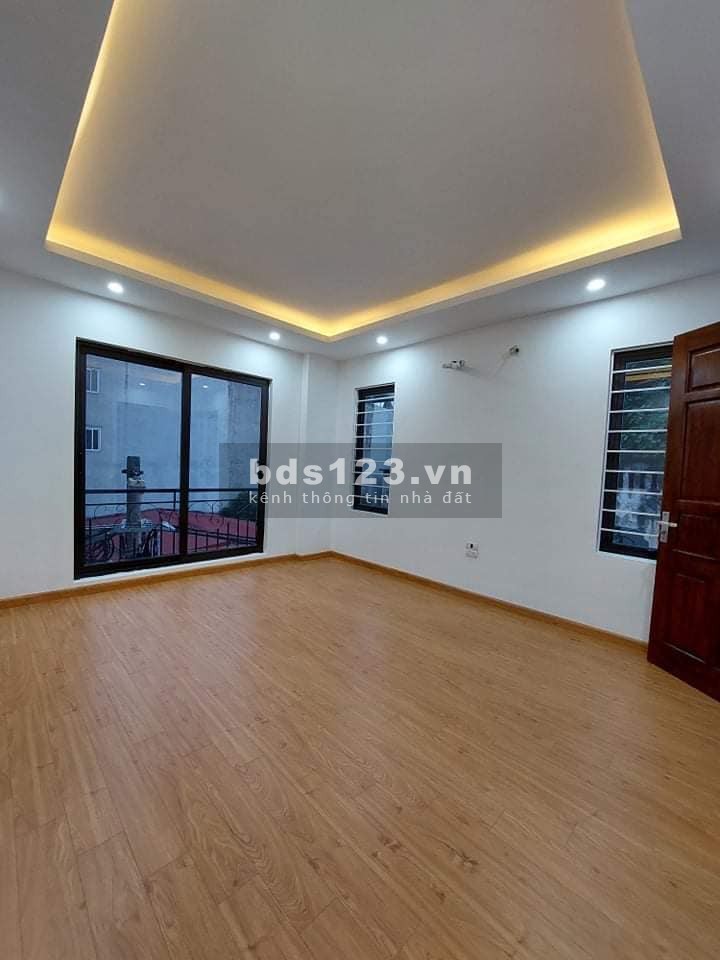 Bán nhà Tân Mai 40M, giá 4.55 tỷ ô tô vào nhà, ngõ ô tô tránh, 1 bước ra hồ Đền Lừ