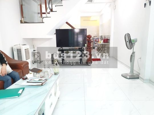 Bán Nhà Gấp 60m Vuông, 3 Tầng Mà Nhỉnh 5tỷ, Ngang Khủng Gần 5m, Hẻm Xe Hơi, ngay Nguyễn Cửu Đàm Q.Tân Phú.