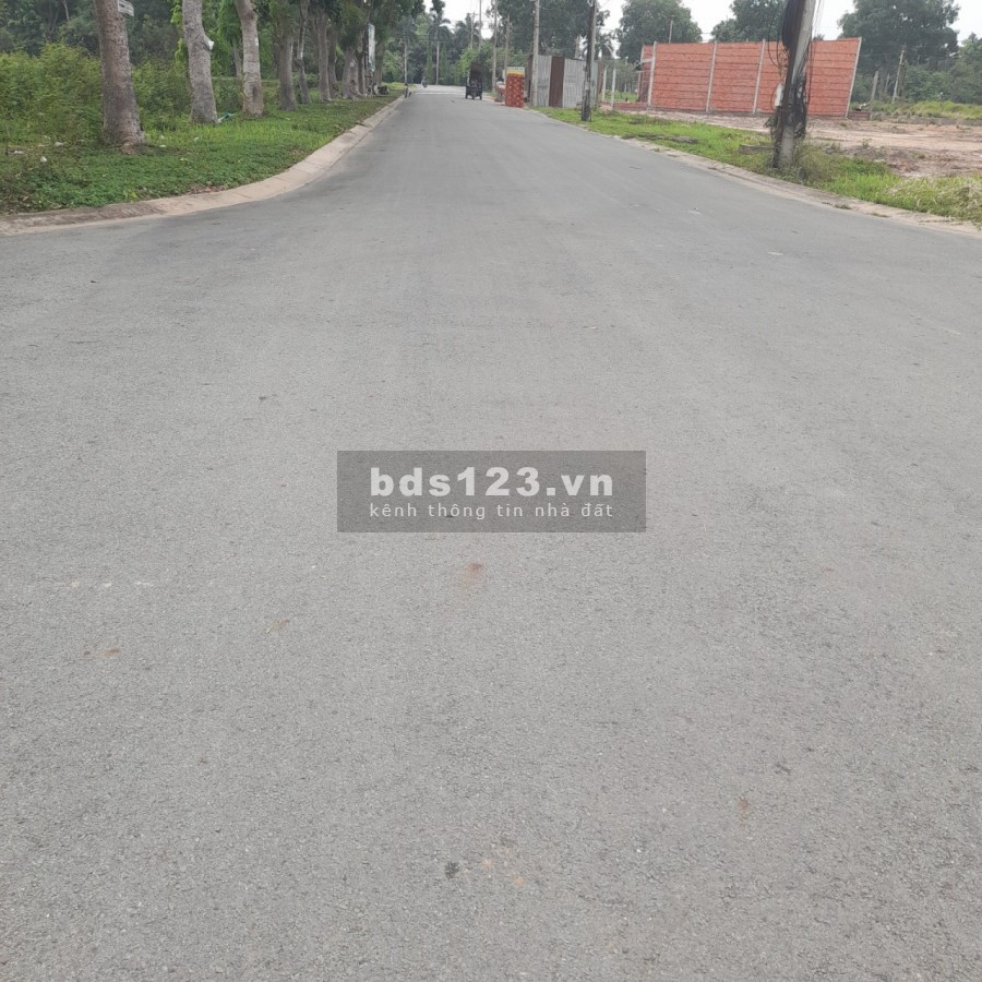 Tôi cần bán đất nền 125m2 giá 750tr đường nhựa 16m, liền kề KCN, sổ hồng riêng