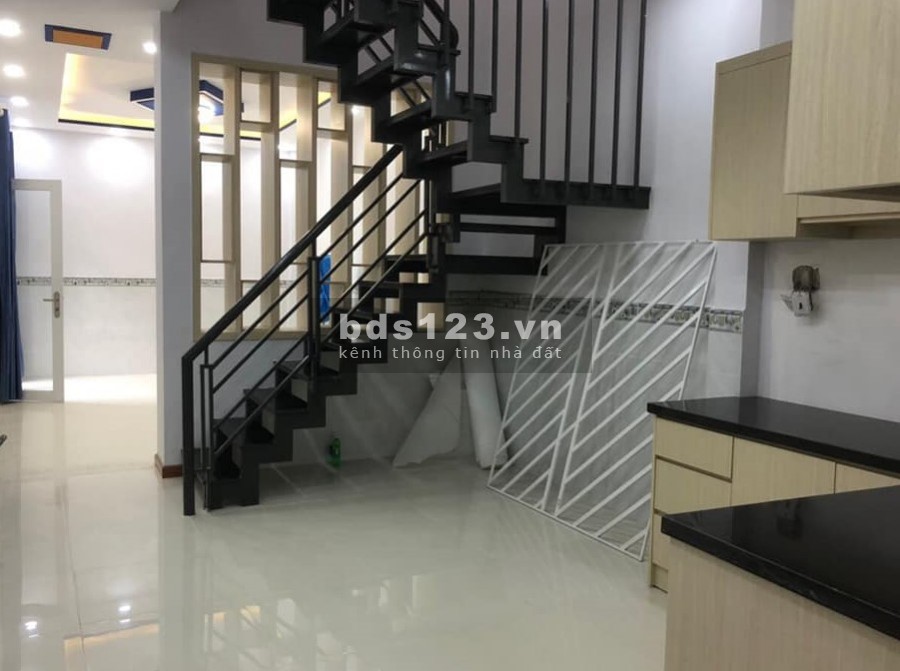 Nhà 21m2 trung tâm Hồng Lạc, ngang 3,2m, 3 tầng, q tân bình, 2 tỷ 32