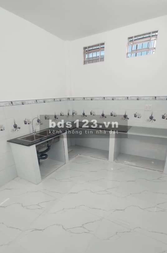 Nhà 21m2 trung tâm Hồng Lạc, ngang 3,2m, 3 tầng, q tân bình, 2 tỷ 32