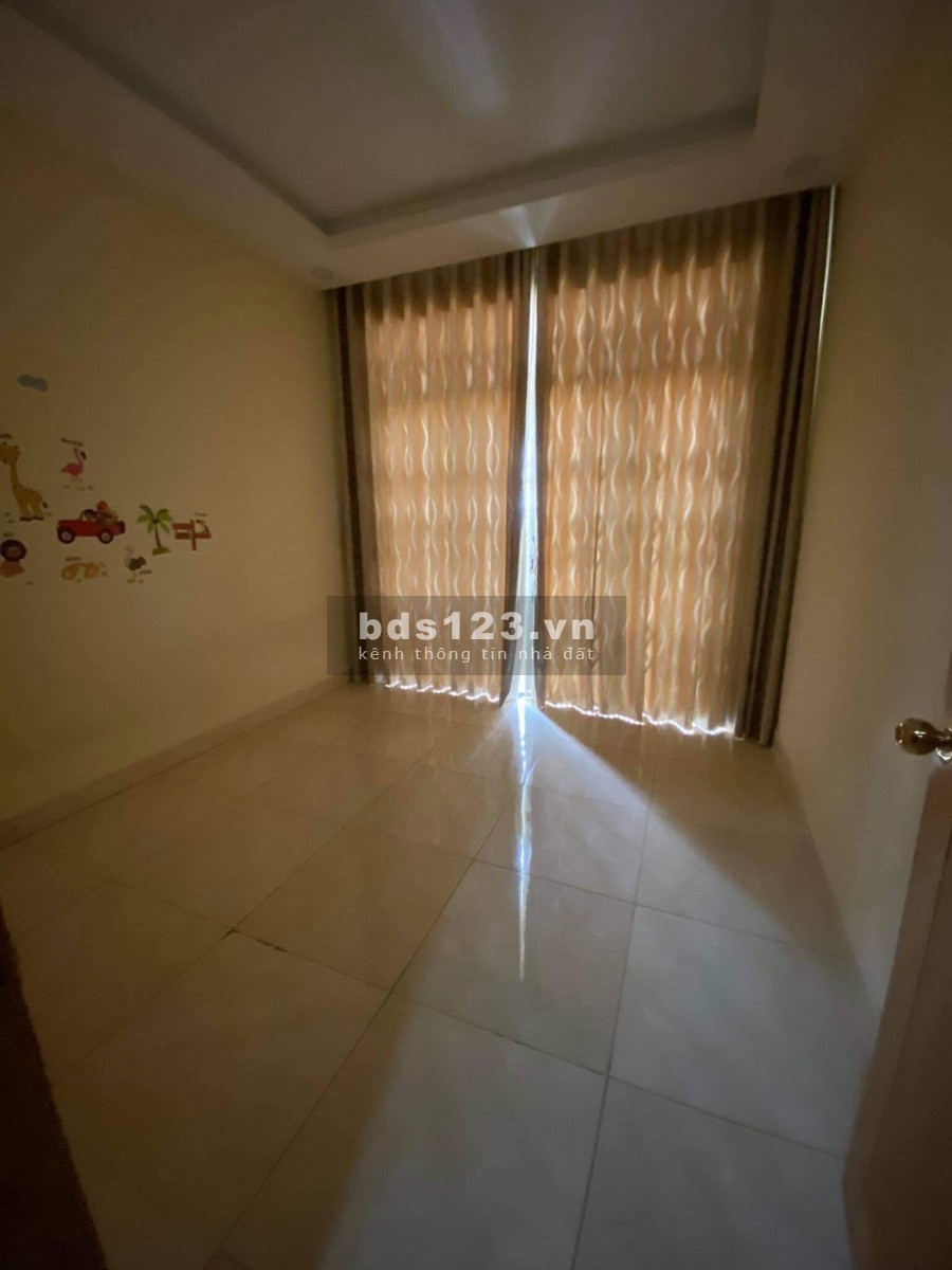 Bán gấp nhà phường 15 Tân Bình, 2 tầng đúc, hẻm ô tô cách mặt tiền 15m giá 3.65 tỷ