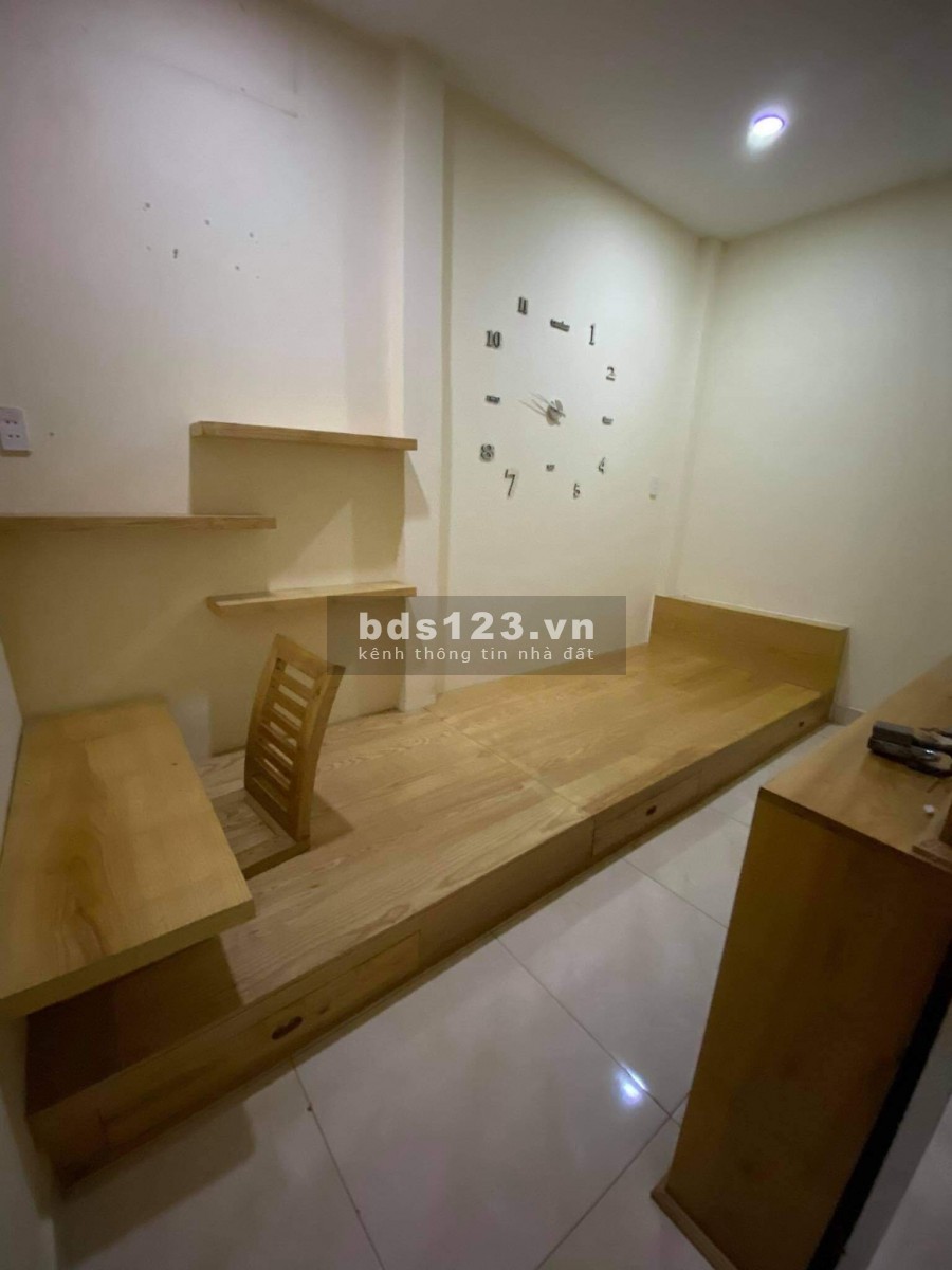 Bán gấp nhà phường 15 Tân Bình, 2 tầng đúc, hẻm ô tô cách mặt tiền 15m giá 3.65 tỷ