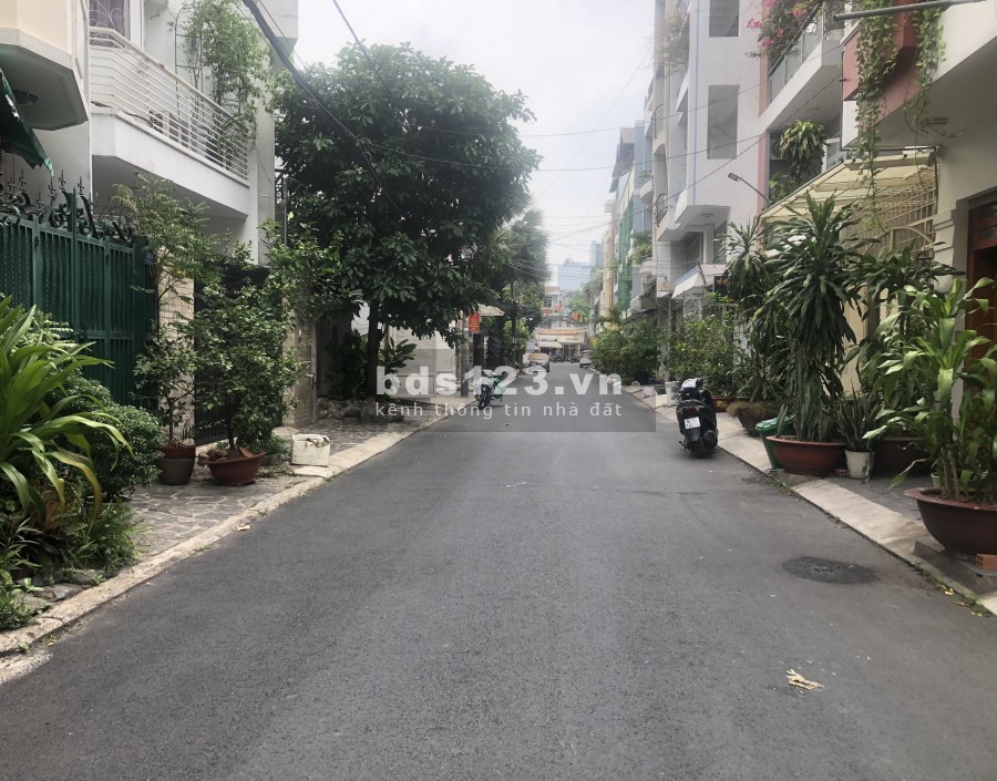 Bán gấp nhà phường 15 Tân Bình, 2 tầng đúc, hẻm ô tô cách mặt tiền 15m giá 3.65 tỷ