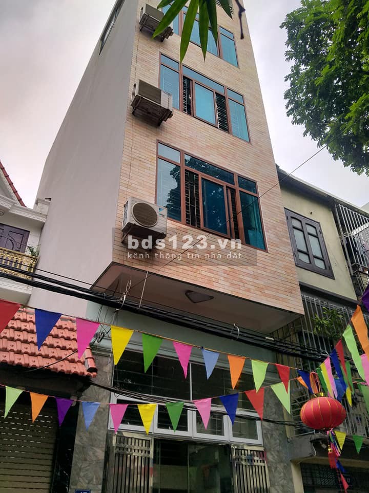 Kinh doanh đỉnh, đối diện cổng trường, ô tô ra vào tránh nhau thoải mái, 5 tầng