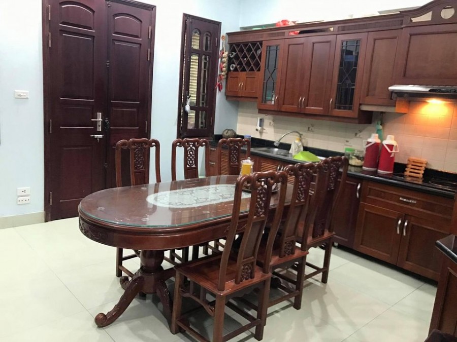 Bán nhà Lạc Long Quân, lô góc ô tô tránh nhau, kinh doanh đỉnh, 50m, 5T, mt 4.7m, giá 13.5 tỷ