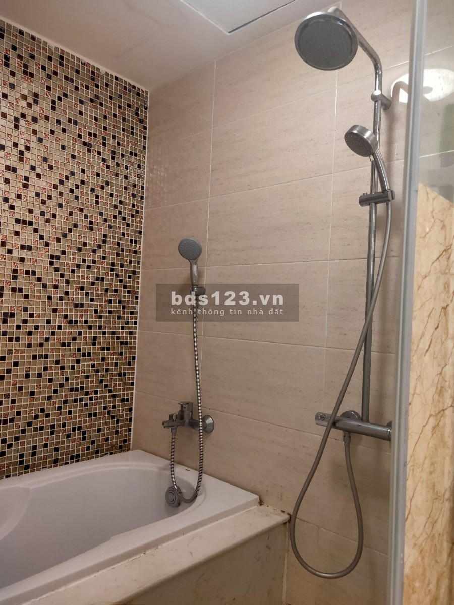 Cần bán căn 1 PN có ban công, bồn tắm nằm view Landmark 81