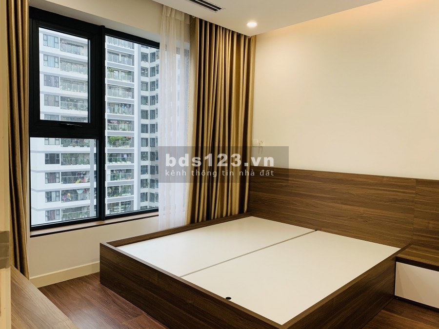 Bán gấp CHCC Legacy, DT 109.7m2, căn 3PN, view đường Nguyễn Huy Tưởng thoáng, mát.