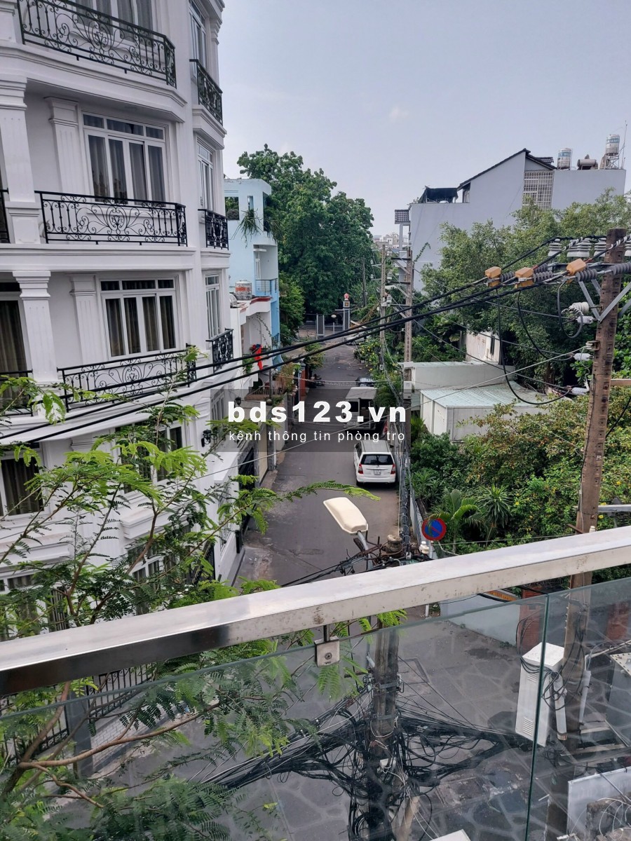 Phòng có gác cao 1m7, ban công riêng thoáng mát Bình Thạnh