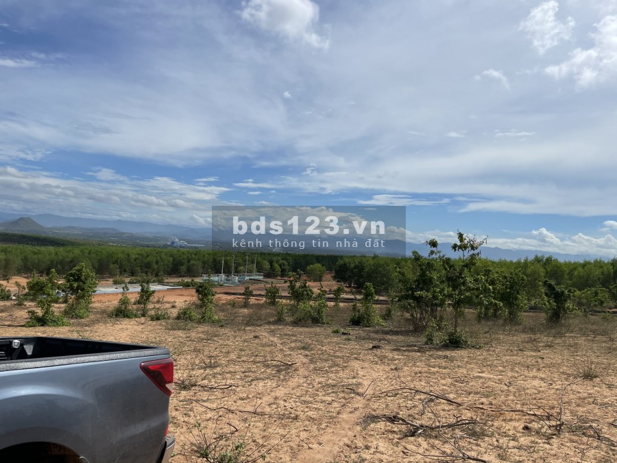 Bán 25,115m2 đất lâu năm thời hạn 2064 xã Hòa Thắng, đi DT716 vào đất, cạnh bên kênh nước