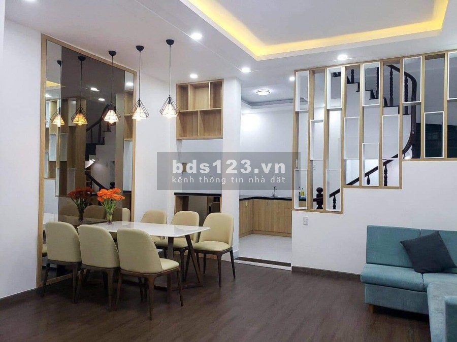 Thách thức đầu tư dt 56m2 2 tầng chỉ 4.5 tỷ Lạc Long Quân