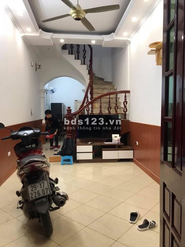 Tuyệt phẩm mặt ngõ ngõ thông, cách phố 50m, 3 tầng đúc, dt 35m2