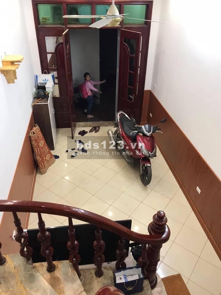 Tuyệt phẩm mặt ngõ ngõ thông, cách phố 50m, 3 tầng đúc, dt 35m2