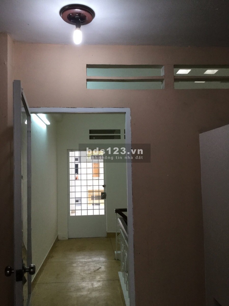 Cho thuê nhà HXT 8m thông Nguyễn Minh Hoàng P12 Tân Bình trệt 2 lầu sân thượng- trước nhà có sân nhỏ để xe