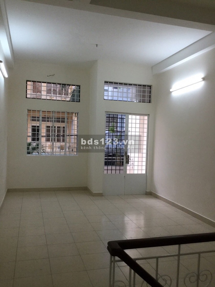 Cho thuê nhà HXT 8m thông Nguyễn Minh Hoàng P12 Tân Bình trệt 2 lầu sân thượng- trước nhà có sân nhỏ để xe