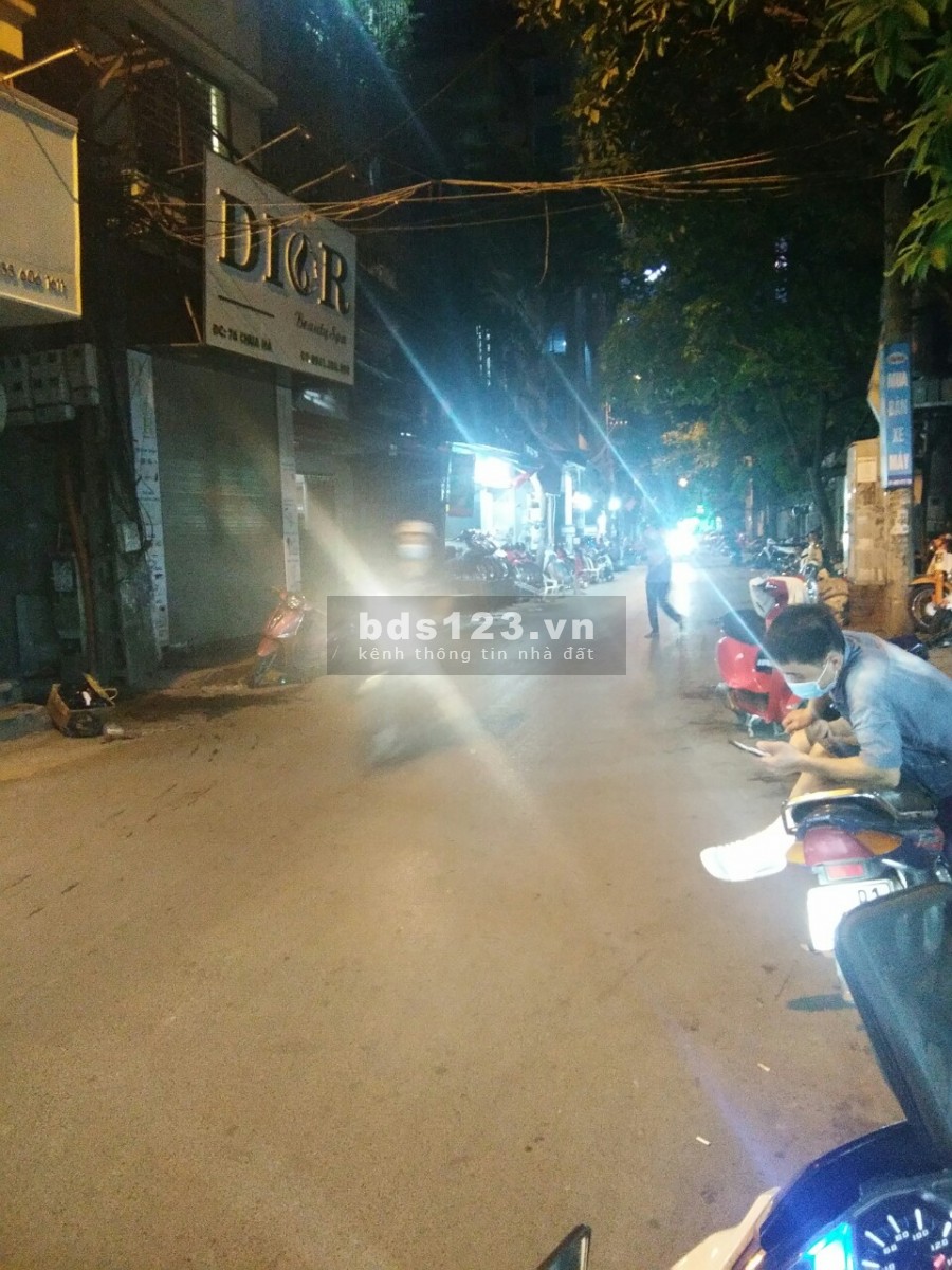 Bán Nhà Quận Cầu Giấy 36m x 5 Tầng. Lô Góc Ô Tô Kinh Doanh sầm uất. Giá chỉ: 5.8 tỷ