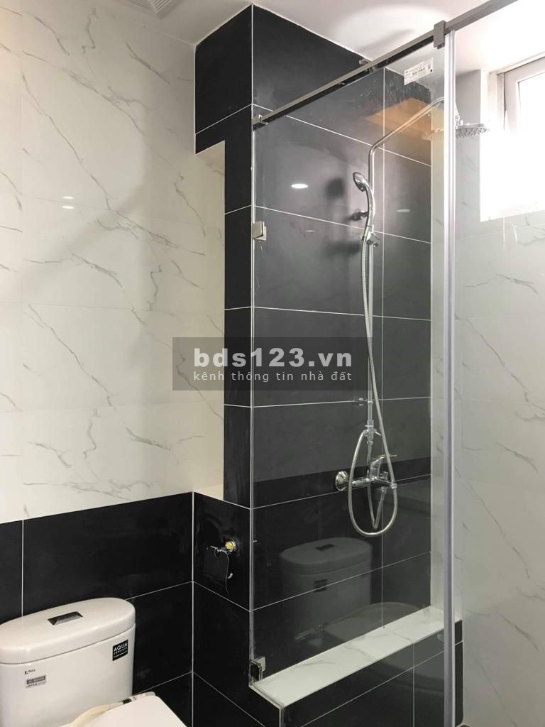 Căn hộ 3pn Ban cơ yếu Chính phủ Lê Văn Lương: 3pn 124m2 đồ cơ bản, giá 11tr