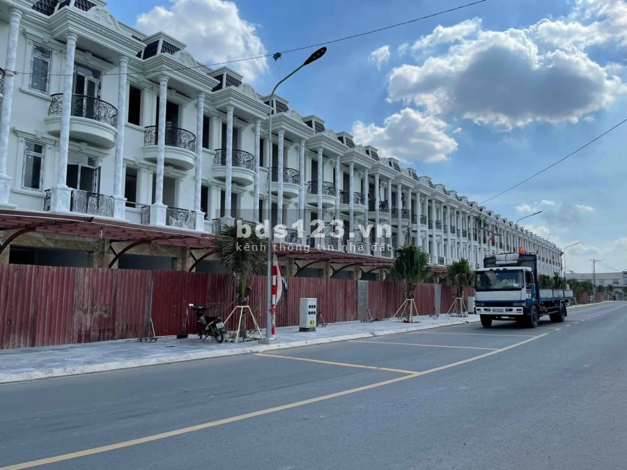 Bán nhà phố liền kề Nguyễn Thị Khắp, Dĩ An, giá F0 chủ đầu tư
