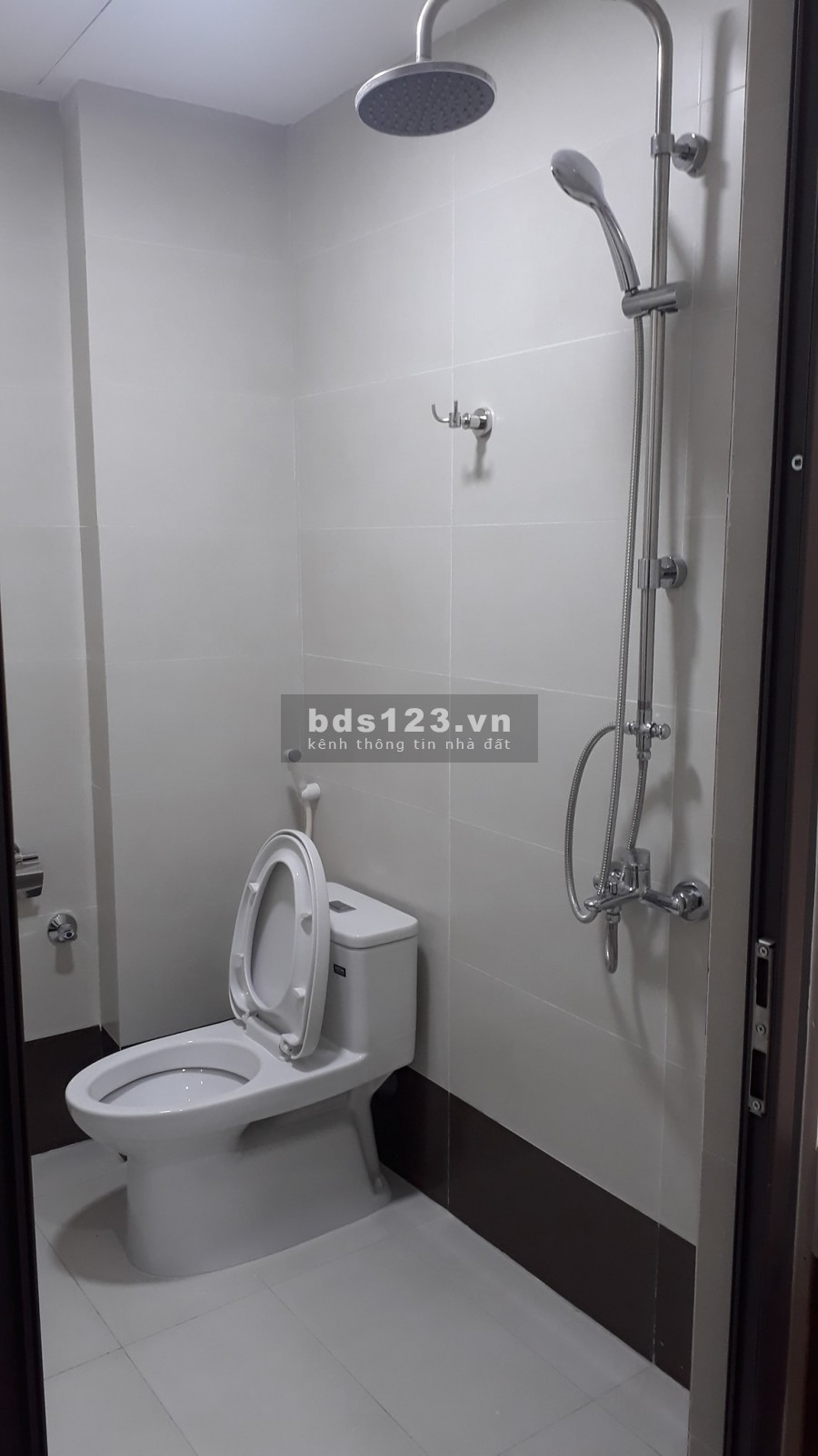 Nhà mới Đội Cấn, ngõ ô to, gần hồ, tặng nội thất, dt 38m2, 5 tầng, giá 4.3 tỷ