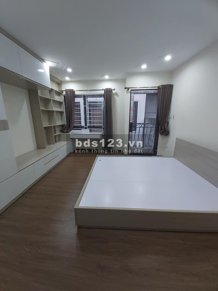 Bán nhà ngõ 154 Ngọc Lâm hiếm nhất phân khúc,21m x 3T, MT4m, KD, ô tô đỗ chỉ hơn 2 tỷ