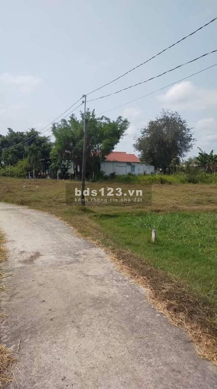 Bán Gấp.CC bán gấp lô đất 148m2 ODT , Đ.DT825 , KV4 , Giá 900 tr , SHR.