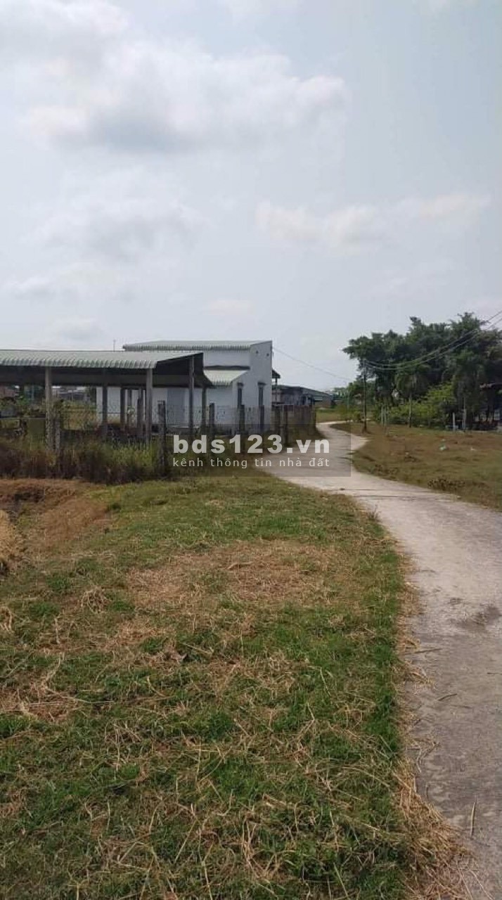 Bán Gấp.CC bán gấp lô đất 148m2 ODT , Đ.DT825 , KV4 , Giá 900 tr , SHR.
