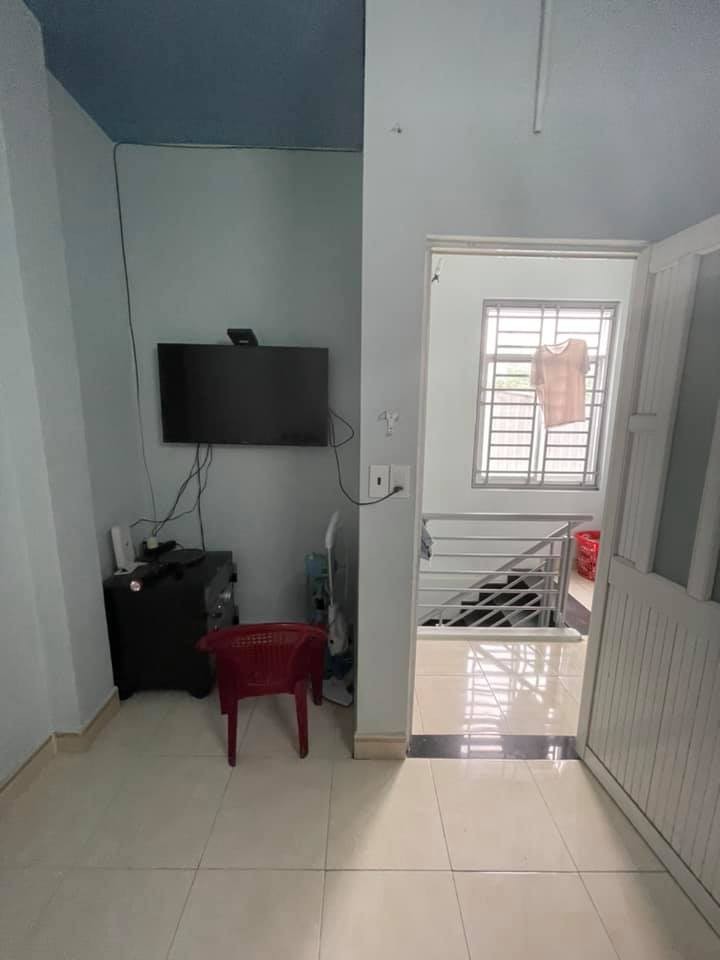 Nhà rẻ mà hẻm lại đẹp, xe tải tránh nhau, diện tích rộng, phù hợp túi tiền, mua ngay kẻo bán mất.