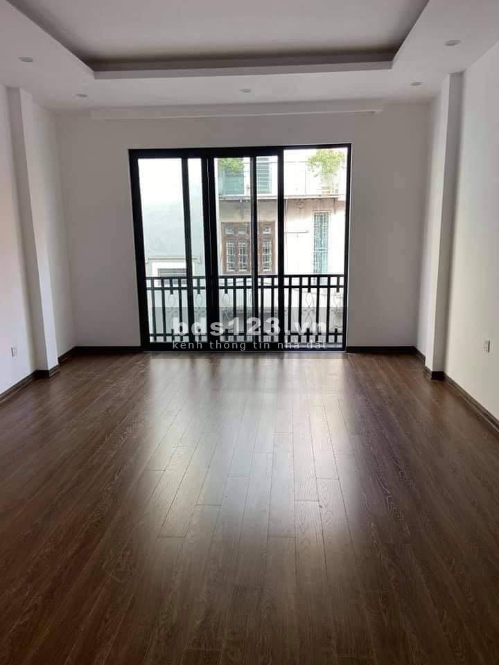 Bán nhà ngõ to, ô tô quay đầu Quận Long Biên gần cầu Chương Dương hiếm 51m2, 5,25 tỷ.